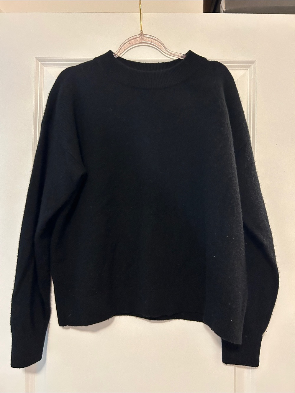 Alice & Olivia Cashmere Classic Black Women's Crewneck Sweater